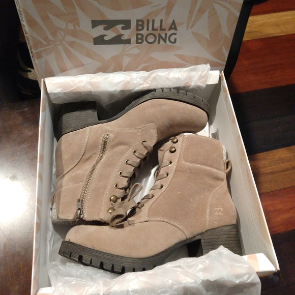 BILLABONG l Wild Thing Vegan Suede Lace-up Boots l Size 10 l NIB - Picture 2 of 7